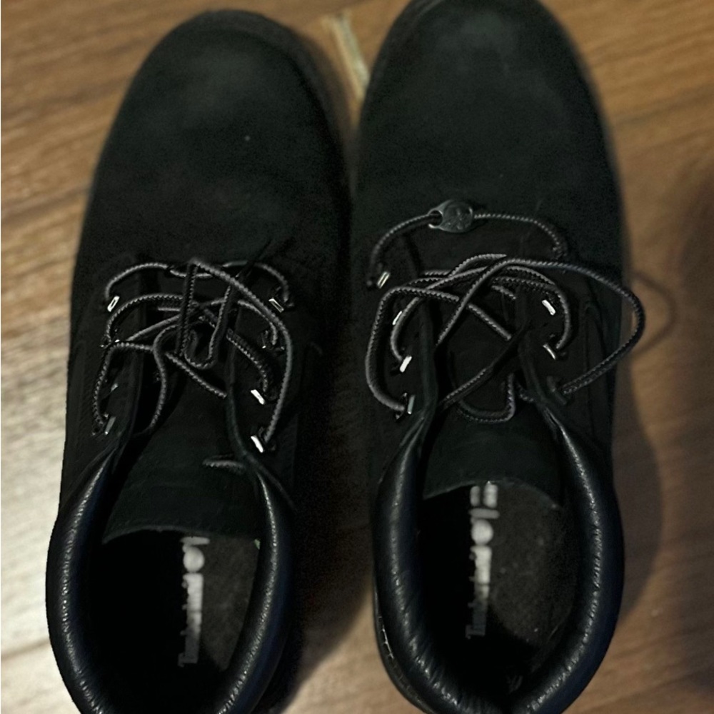 Womens black timberland boots short size 8.5 great condition
